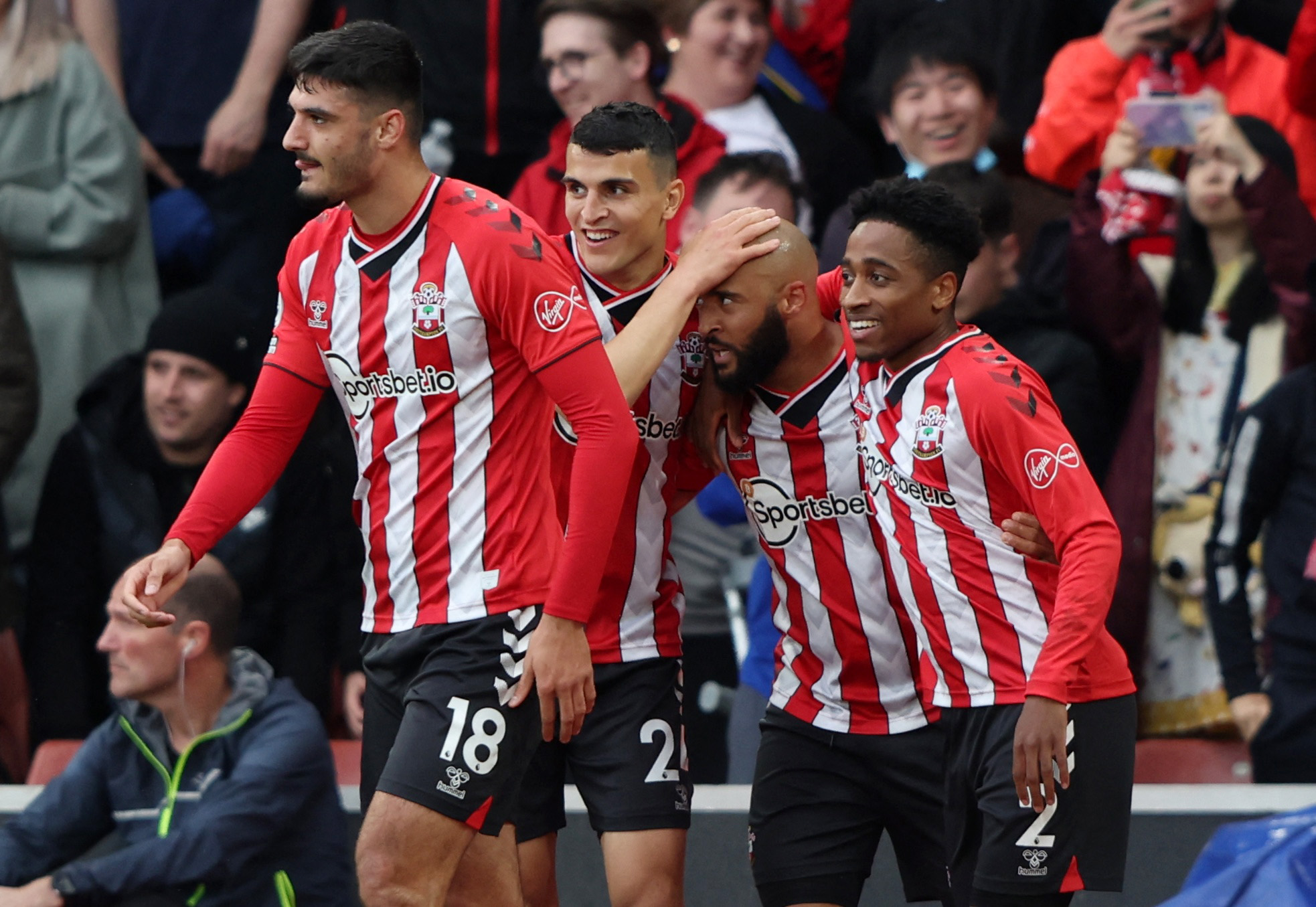 半场战报：申花2-0津门虎，阿苏埃破门，吴曦点射（半场快讯：申花2-0领先津门虎，阿苏埃破门，吴曦点球命中）