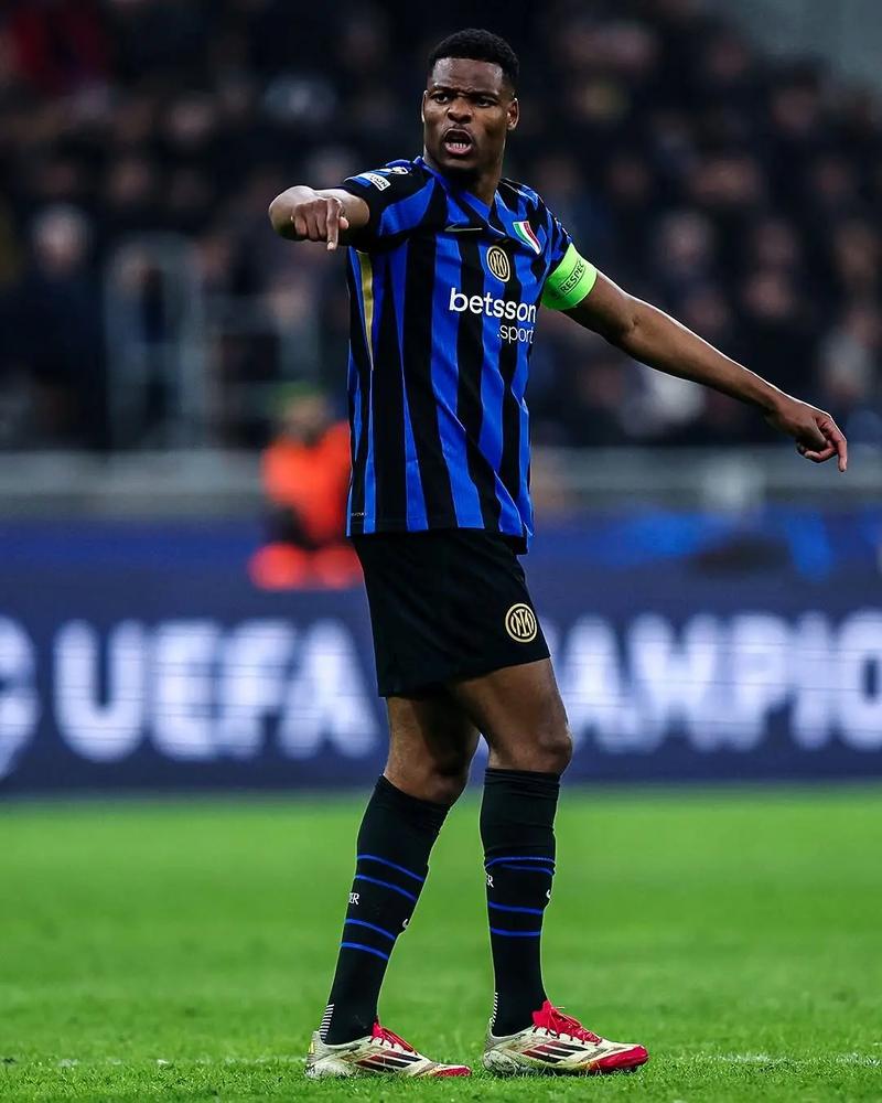 马杜埃凯：阿森纳能够赢得欧冠和英超，我们目前的状态非常好（马杜埃凯：阿森纳有实力问鼎英超与欧冠，球队状态正佳）