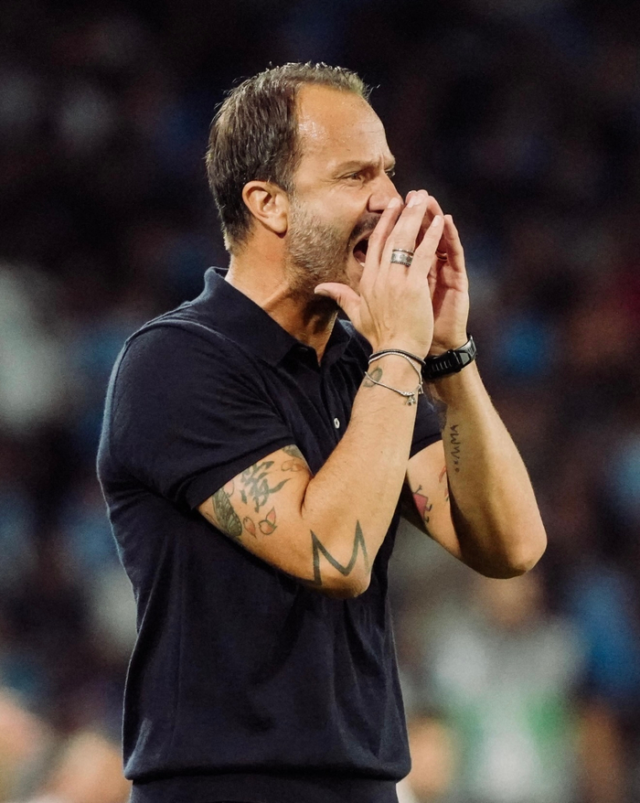 跟队：国米正在关注铃木彩艳、维卡里奥等多位门将（队记：国际米兰考察铃木彩艳、维卡里奥等多名门将）