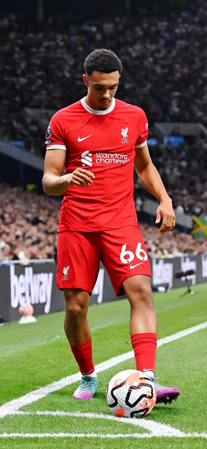 德转列中前卫身价榜：佩德里1.4亿欧居首，巴尔韦德第二（德转中前卫身价排行榜：佩德里以1.4亿欧领跑，巴尔韦德居次）