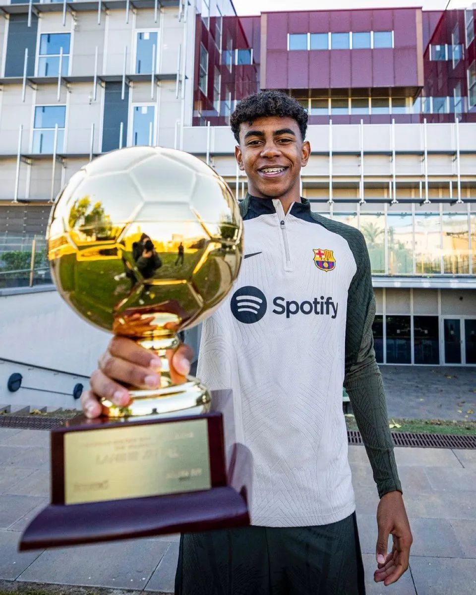 六台：阿隆索赛后没回更衣室，有些皇马球员认为谈判罚是借口（六台称：阿隆索赛后未回更衣室，部分皇马球员质疑“谈判罚”只是借口）