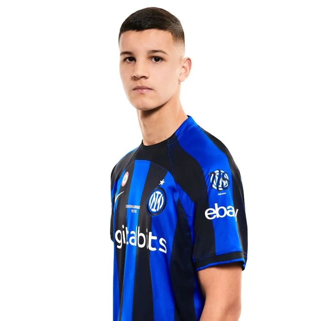 记者：海港抵达武里南，莱昂纳多、加布、李帅、刘若钒伤缺（海港抵达武里南，莱昂纳多、加布、李帅、刘若钒因伤缺席）