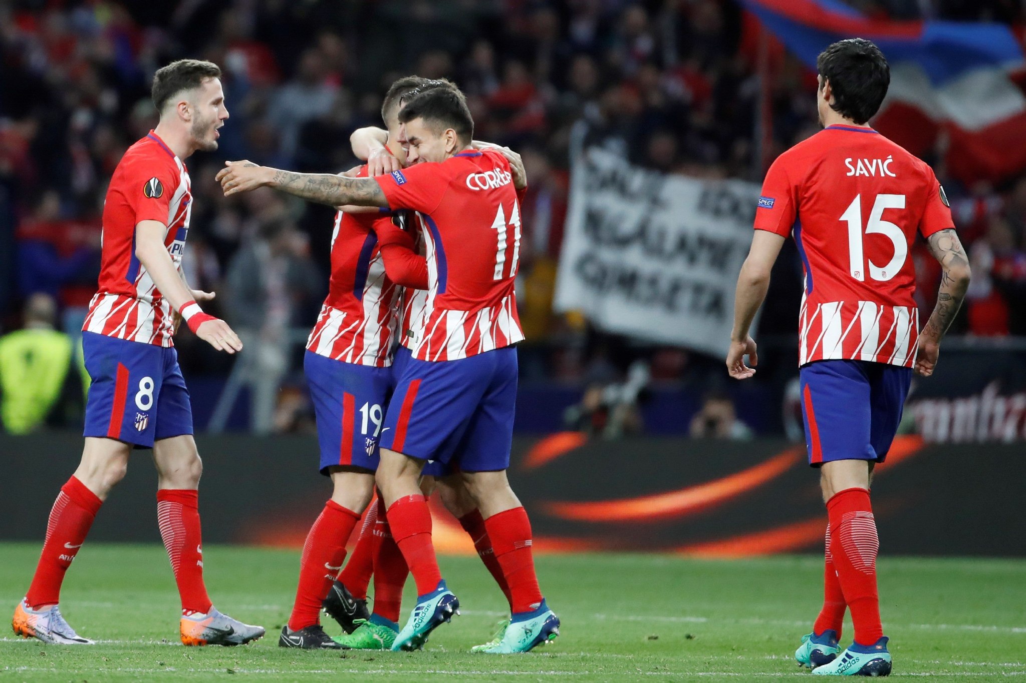 自杀事件后两年，贝卡-贝卡重回赛场并再度取得进球（自杀风波过去两年，贝卡-贝卡重返赛场再度破门）