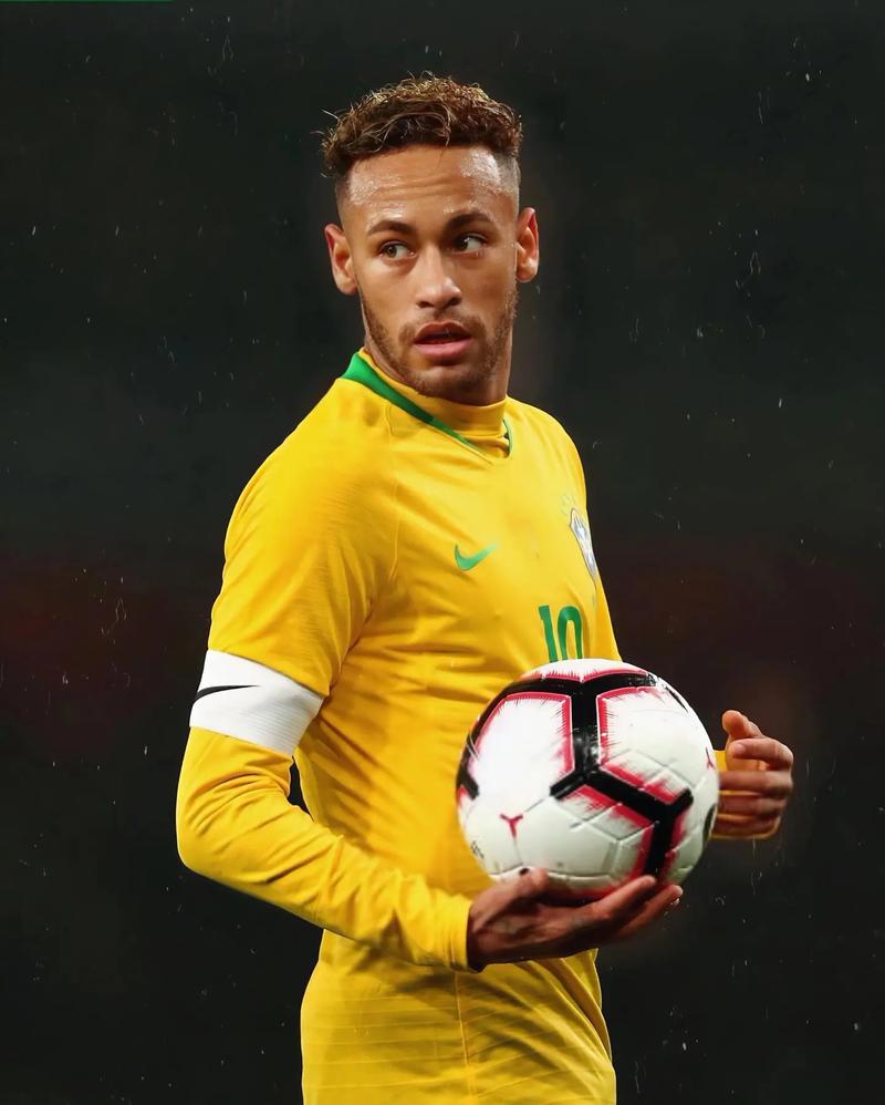 博洛尼亚门将斯科鲁普斯基：守门员首先必须会扑救，脚法其次（博洛尼亚门将斯科鲁普斯基：门将以扑救为先，脚下技术其次）