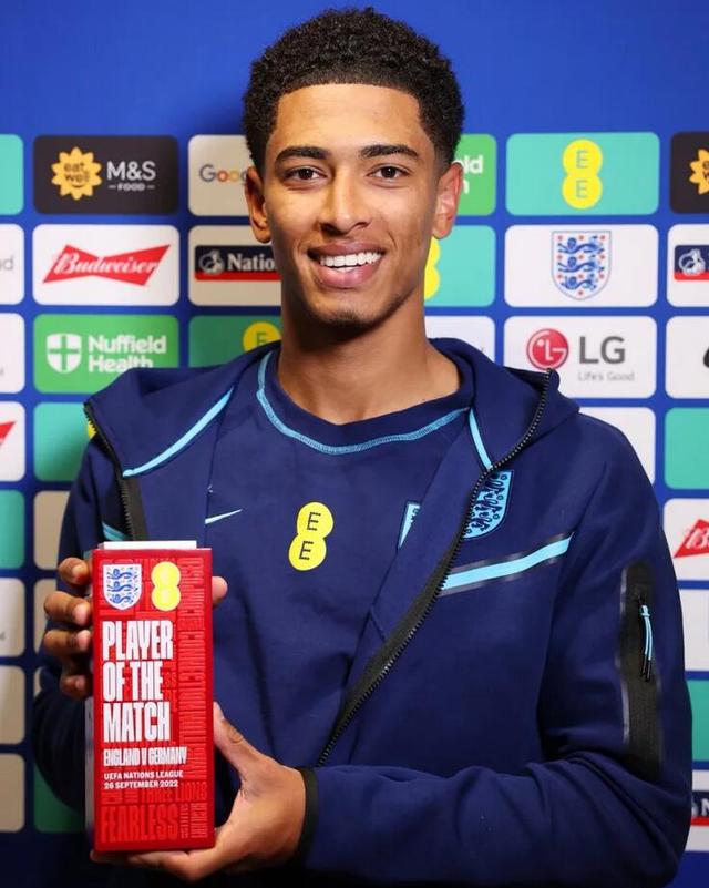 世界杯门票销量已近两百万张，第三阶段门票销售12月11日开始（世界杯门票销量逼近200万张，第三阶段售票将于12月11日启动）